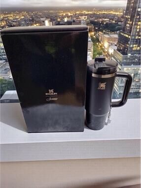 STANLEY JENNIE 30OZ LUXE TUMBLER LIMITED EDITION BRAND NEW READY TO SHIP!
